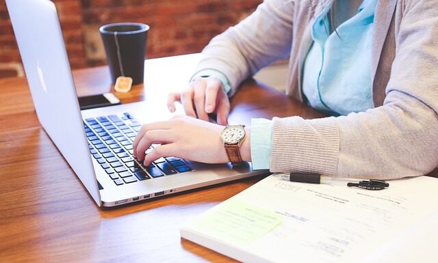 Co robi sieć rekurencyjna? Co robi sieć rekurencyjna?