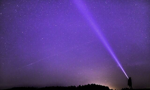 Co stanowi punkty do których zostaje doprowadzony sygnał wejściowy i od których zostaje odprowadzony sygnał wyjściowy w dowolnej liczbie odprowadzeń? Co stanowi punkty do których zostaje doprowadzony sygnał wejściowy i od których zostaje odprowadzony sygnał wyjściowy w dowolnej liczbie odprowadzeń?